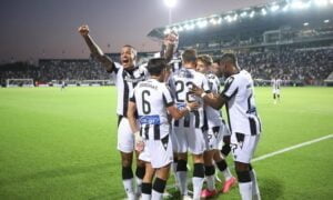 3930367 215644 League