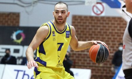 Βασίλης Μουράτος