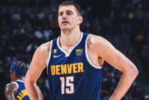 F9P Q2cbcAAu7J6 Aπόλλωνας - Κολοσσός