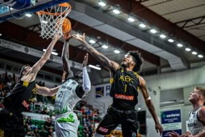 Σάσαρι ΑΕΚ Mαρσέιγ - ΑΕΚ