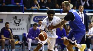 basket iraklis curry 690x377 1