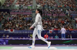 Dora Gkountoura apokleismos Κάρλος Σάινθ