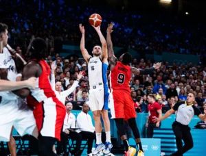 Κώστας Παπανικολάου