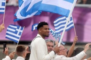 antetokounmpo 1 Κώστας Σλούκας