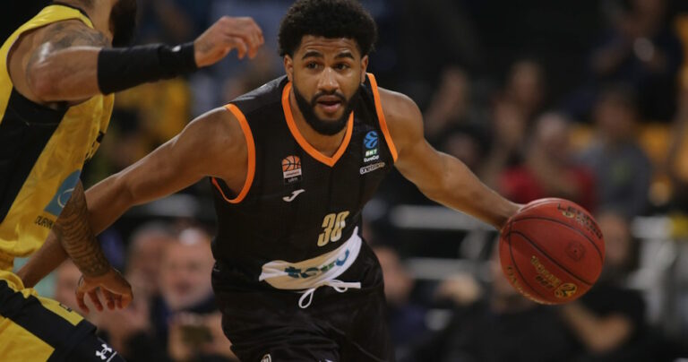 d6de53a8 lj figueroa dribbles ulm eurocup 1