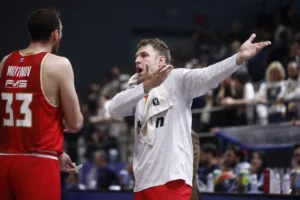 Olympiacos Vezenkov Fournier