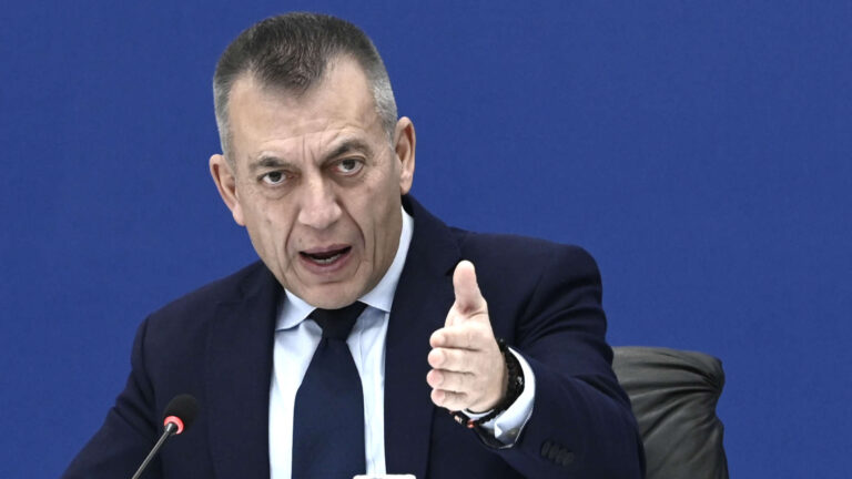 giannis vroutsis ntou se gipeda Βρούτσης