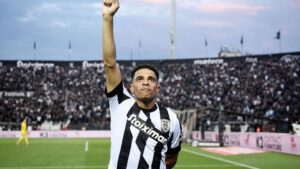 taison handsup ΑΕΚ