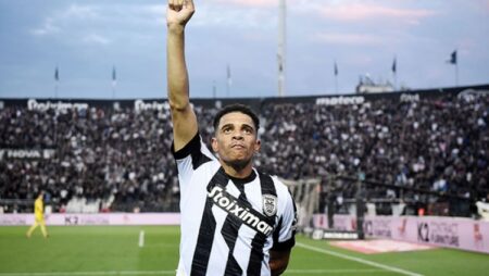 taison handsup Τάισον