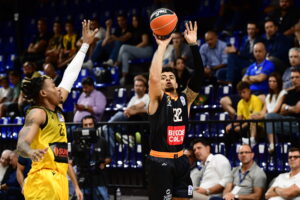 Με τρομερό Gray ο Προμηθέας νίκησε την ΑΕΚ και προκρίθηκε στον τελικό του Super Cup ΑΕΚ - Προμηθέας