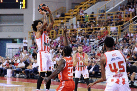 Ο Ολυμπιακός νίκησε τον Ερυθρό Αστέρα και κατέκτησε το τουρνουά της Κρήτης Ερυθρός Αστέρας - Ολυμπιακός