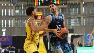 kolossos aris Λανουά