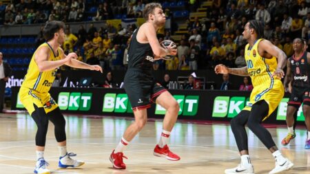 Συγκλονιστική ανατροπή και τεράστιο διπλό ο Ολυμπιακός στο Βελιγράδι vezenkov Εφές