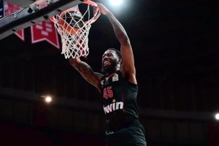 donta hall Μαρούσι